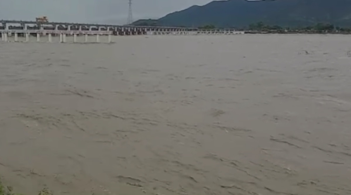 Photo of Bihar : उफान पर गंडक नदी, नेपाल के देव घाट से छोड़ा गया 6.40 लाख क्यूसेक पानी, लोग बोले… 21 साल बाद हुआ ऐसा