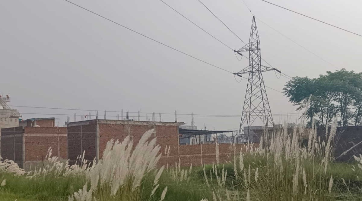 Photo of UP : छत के ऊपर से गुजर रही हाईटेंशन लाइन बनी काल, चपेट में आने से मां-बेटे की मौत, पुत्री की हालत गंभीर
