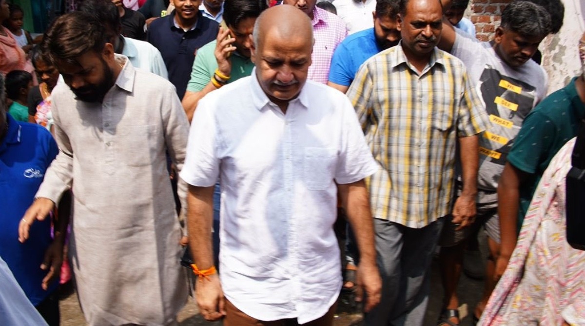 Photo of मनीष सिसोदिया ने मद्रासी कैंप के लोगों से मिलकर दिया भरोसा, एक भी झुग्गी टूटने नहीं देगी ‘‘आप’’ की सरकार