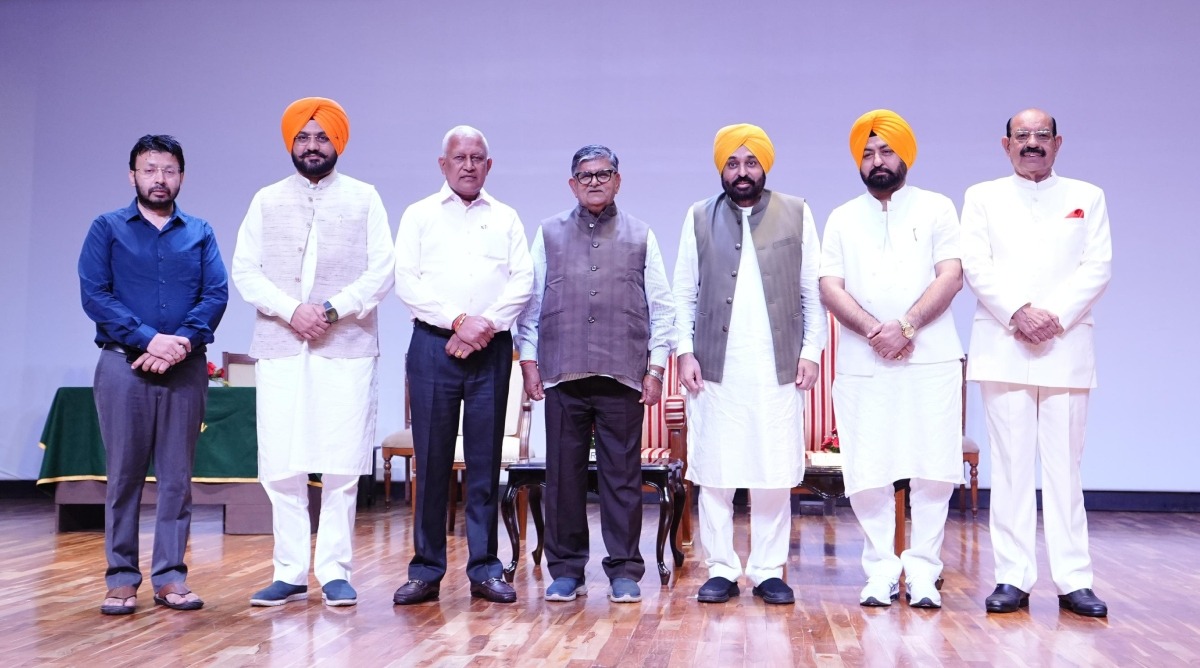 Photo of Punjab : पांच विधायकों ने ली मंत्री पद की शपथ, राजभवन में आयोजित हुआ कार्यक्रम
