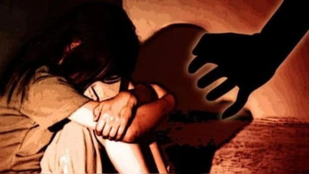 Photo of Bhadohi Rape Case : 15 दिनों तक करता रहा नाबालिग लड़की का बालात्कार