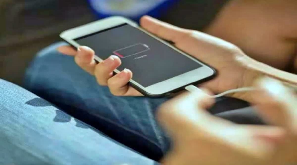 Photo of Smartphone Tips: किसी भी चार्जर से फोन कर लेते हैं, तो हो सकती है बैटरी  खराब