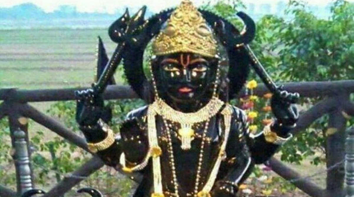 Photo of ‘50 हजार रुपये दिए, शनिदेव नहीं बोले… गुस्से में तोड़ा उनका वाहन गरुड़… पूछा… बताओ घर कैसे जाओगे?’
