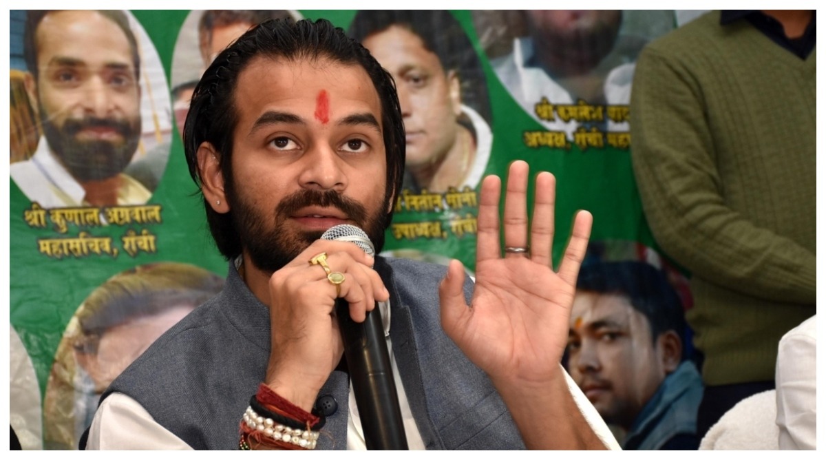 Photo of Land For Job Case : लालू और तेजस्वी के बाद तेज प्रताप भी फंसे, कोर्ट ने भेजा समन…7 अक्टूबर को किया तलब