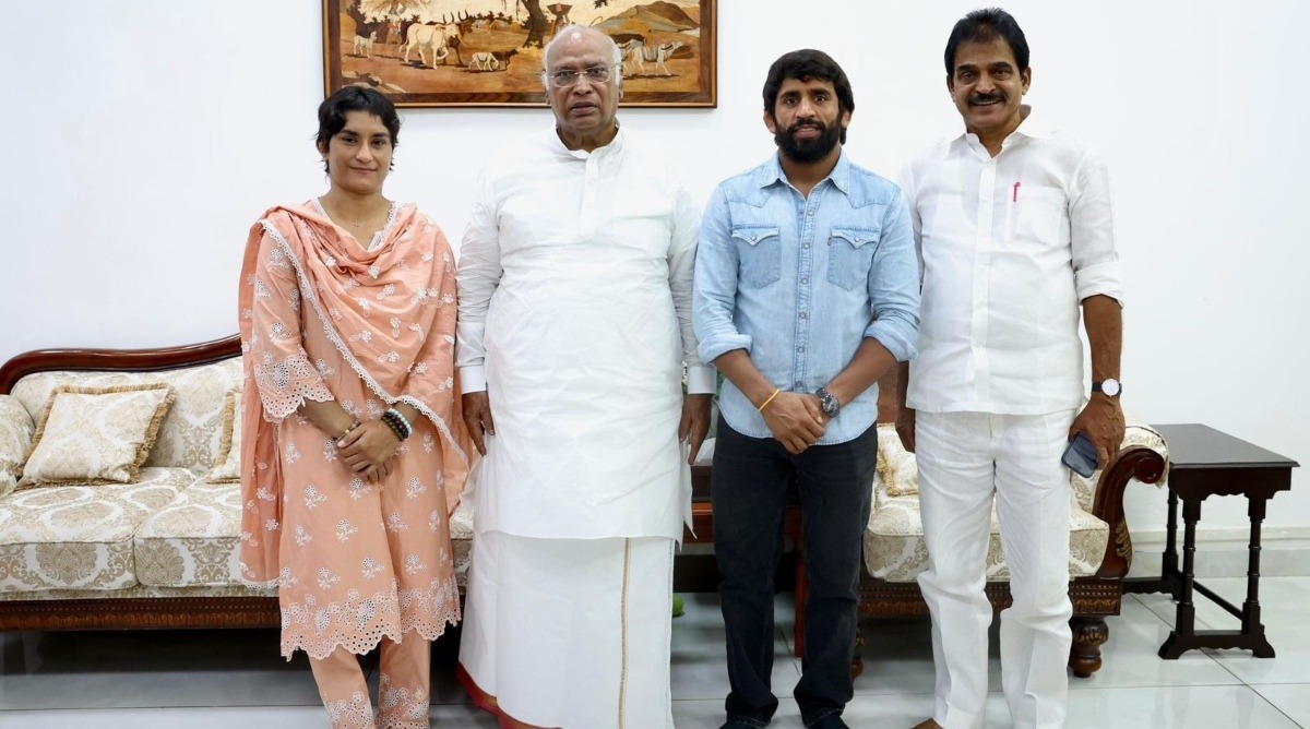 Photo of कांग्रेस के पाले में विनेश और बजरंग, पहलवान साक्षी बोलीं… ‘आंदोलन जारी, न दें इसे राजनीतिक रंग’