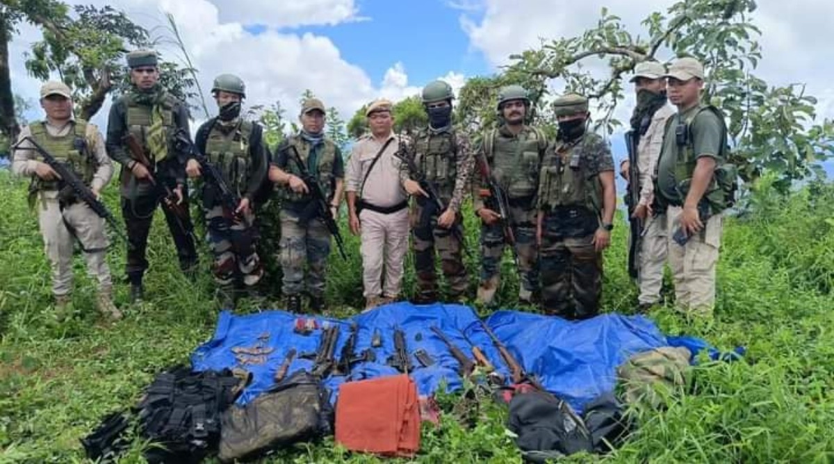 Photo of मणिपुर : पुलिस और असम राइफल्स की संयुक्त कार्रवाई, कई जिलों से हथियार बरामद