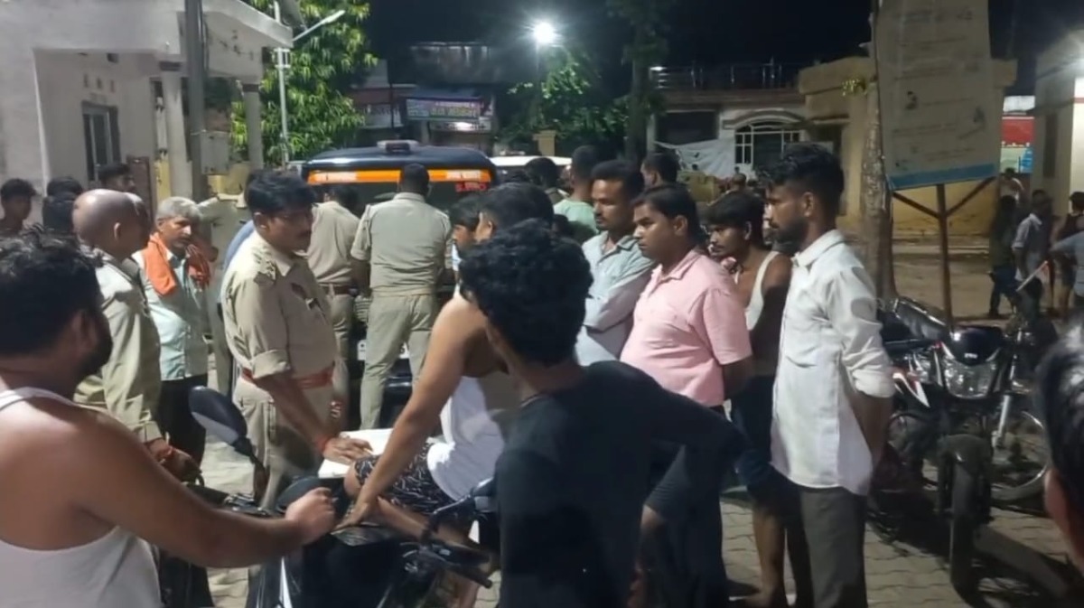 Photo of Barabanki News : डंडे से पीट कर की बुजुर्ग की हत्या, सैकड़ों की तादात में जमा हुए लोग