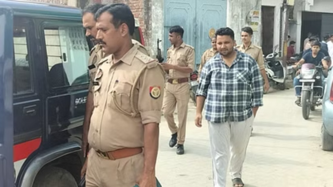 Photo of Bhadohi : गिरफ्तारी के डर से पत्नी संग फरार हुए सपा विधायक, बेटे को लिया हिरासत में