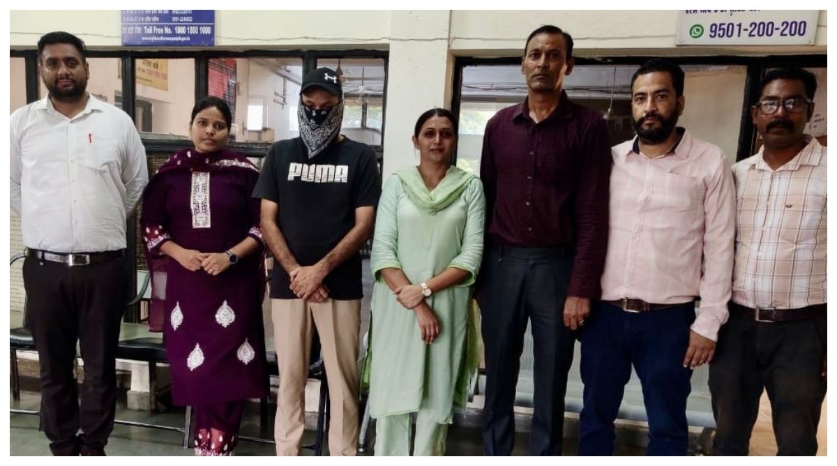 Photo of Punjab : विजिलेंस ब्यूरो ने 5000 रुपये रिश्वत लेने के आरोप में सहायक सब-इंस्पेक्टर को किया गिरफ्तार