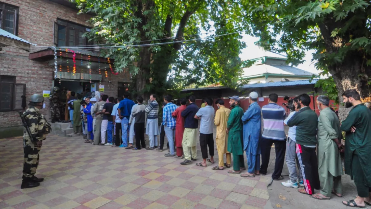 Photo of Election : जम्मू – कश्मीर में दूसरे फेज के लिए हुई वोटिंग, शाम 5 बजे तक 54% मतदान