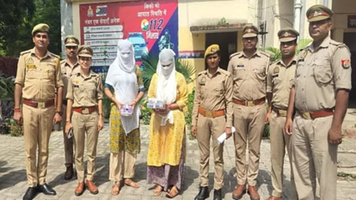 Photo of Kanpur : दो महिलाएं सराफा कारोबरी की दुकानों में करती थीं जेवर की अदला बदली