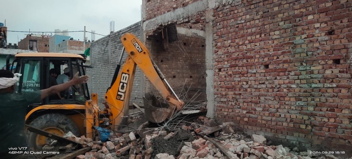 Photo of Delhi News : निर्माणाधीन इमारत की छत के गिरने से अंदर फंसे मजदूरों में से दो की मौत और दो घायल
