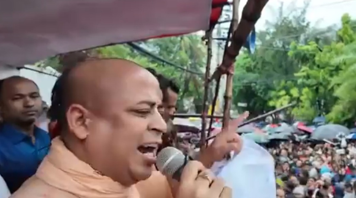 Photo of बांग्लादेश में हिन्दुओं की आवाज बने चिन्मय कृष्ण दास ब्रह्मचारी पर देशद्रोह का केस