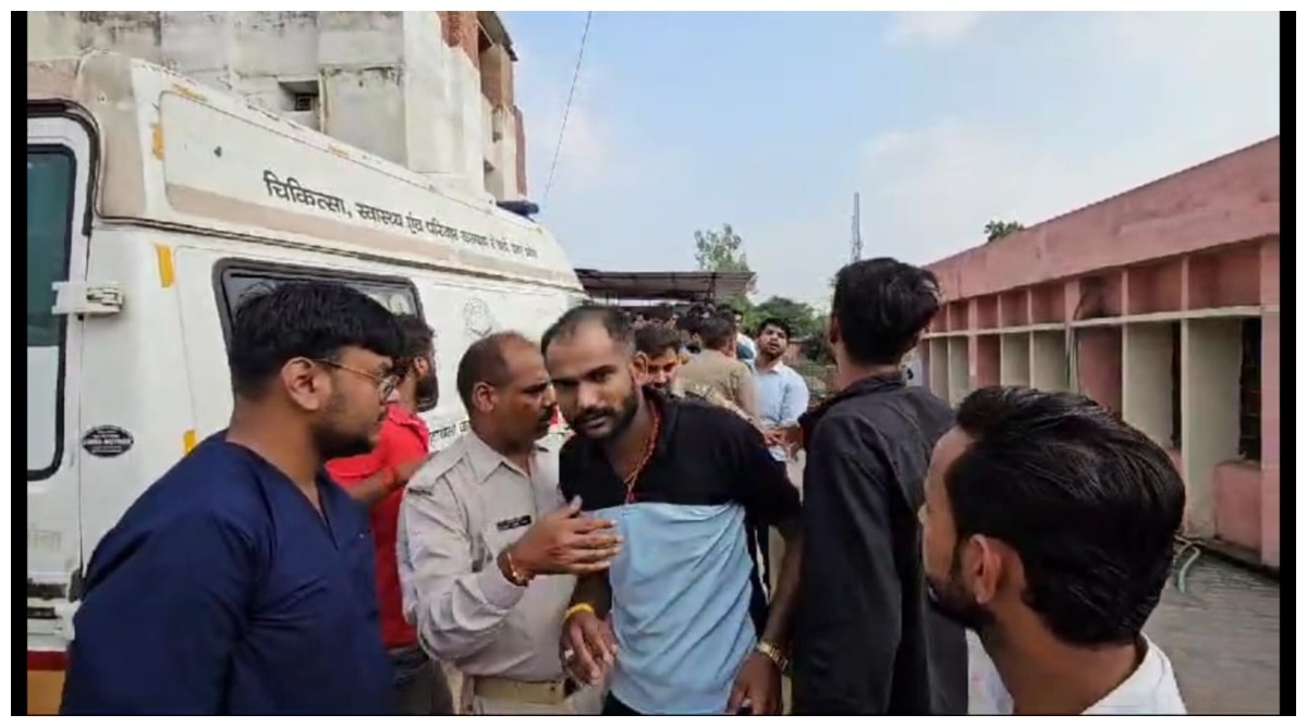 Photo of Doctors On Protest : जूनियर डॉक्टरों का हंगामा, पुलिस के सामने ही तीमारदार को दौड़ा कर पीटा