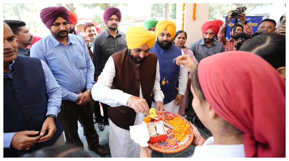 Photo of शिक्षा क्षेत्र में क्रांतिकारी बदलाव की राह पर पंजाब, सरकारी स्कूलों के मेगा पीटीएम, 27 लाख अभिभावक शामिल : CM मान
