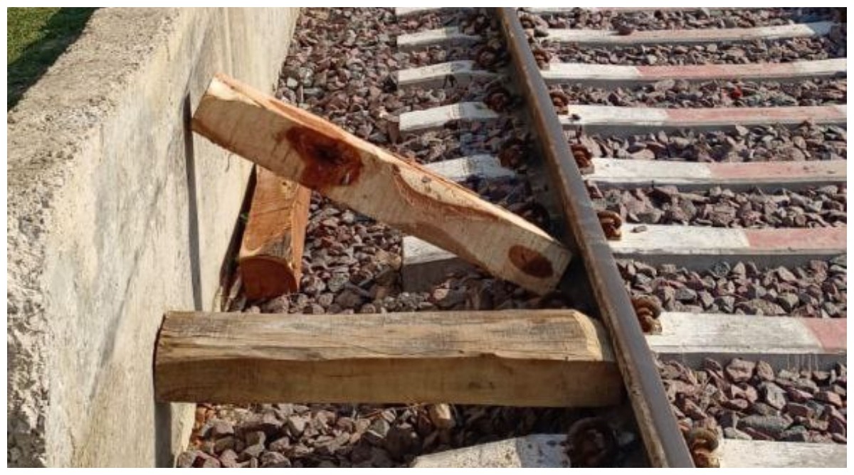 Photo of Rail-Derail : रेल को पटरी से उतारने की कोशिश, लोको पायलट की सतर्कता के हुई नाकामयाब