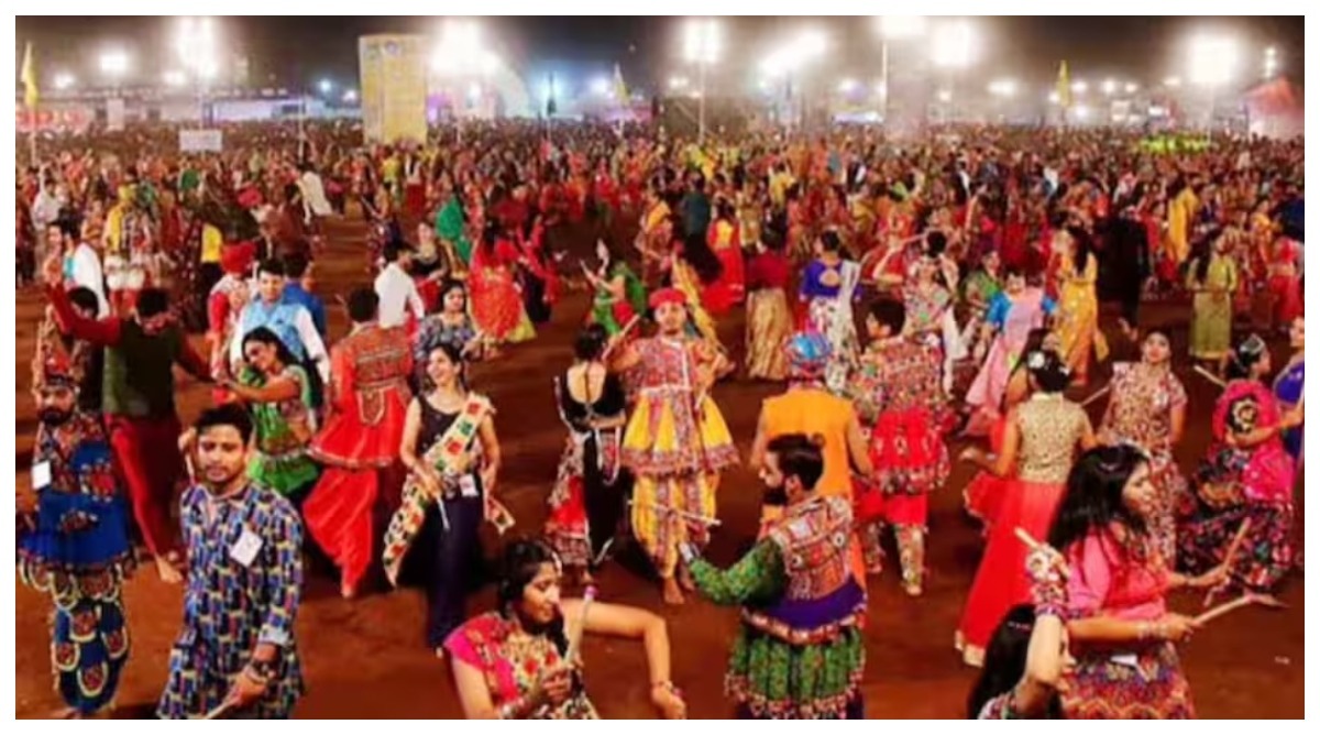 Photo of Jhansi News : डांडिया नाइट में हुआ हंगामा, महिलाओं के साथ की गई अभद्रता