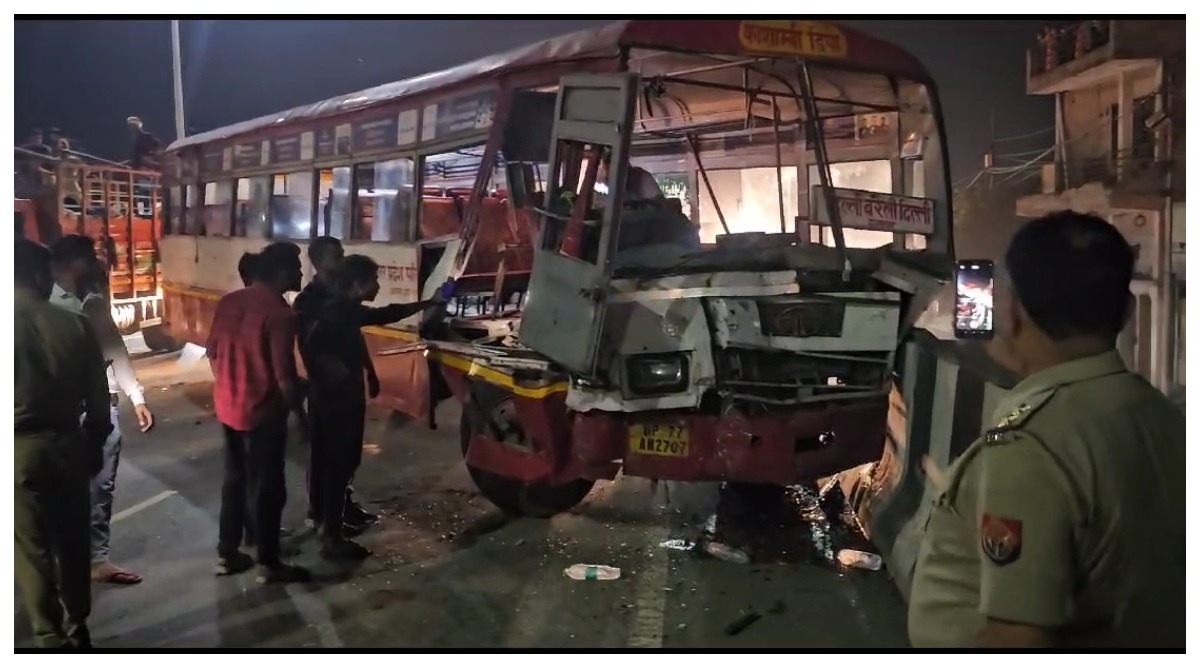 Photo of Ghaziabad News : पिकअप को कौशांबी डिपो ने मारी टक्कर, दो व्यक्ति गंभीर रूप से घायल