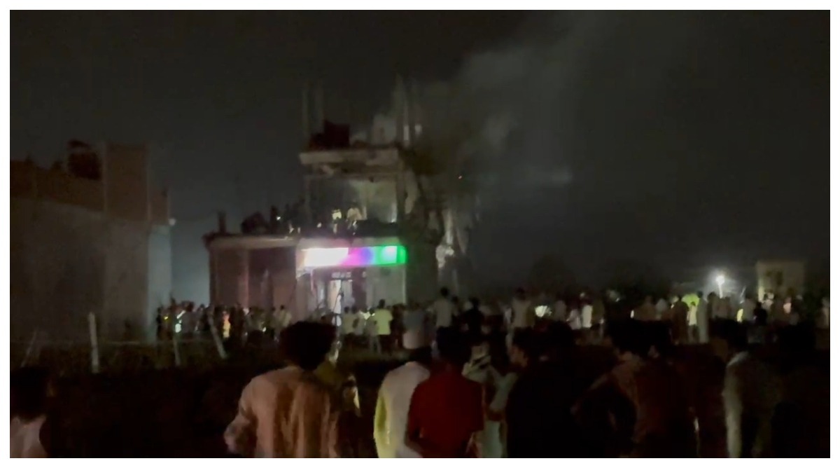 Photo of Pratapgarh News : अवैध पटाखा गोदाम में लगी आग, एक की मौत और दो महिलाएं झुलसीं