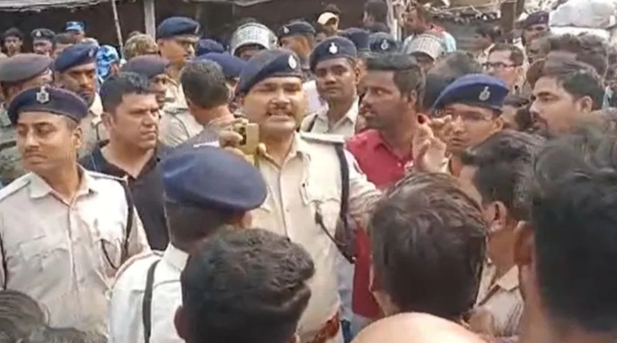 Photo of Bihar : भागलपुर के सन्हौला में मंदिर में तोड़फोड़, लोगों में आक्रोश, काफी संख्या में पुलिस बल तैनात