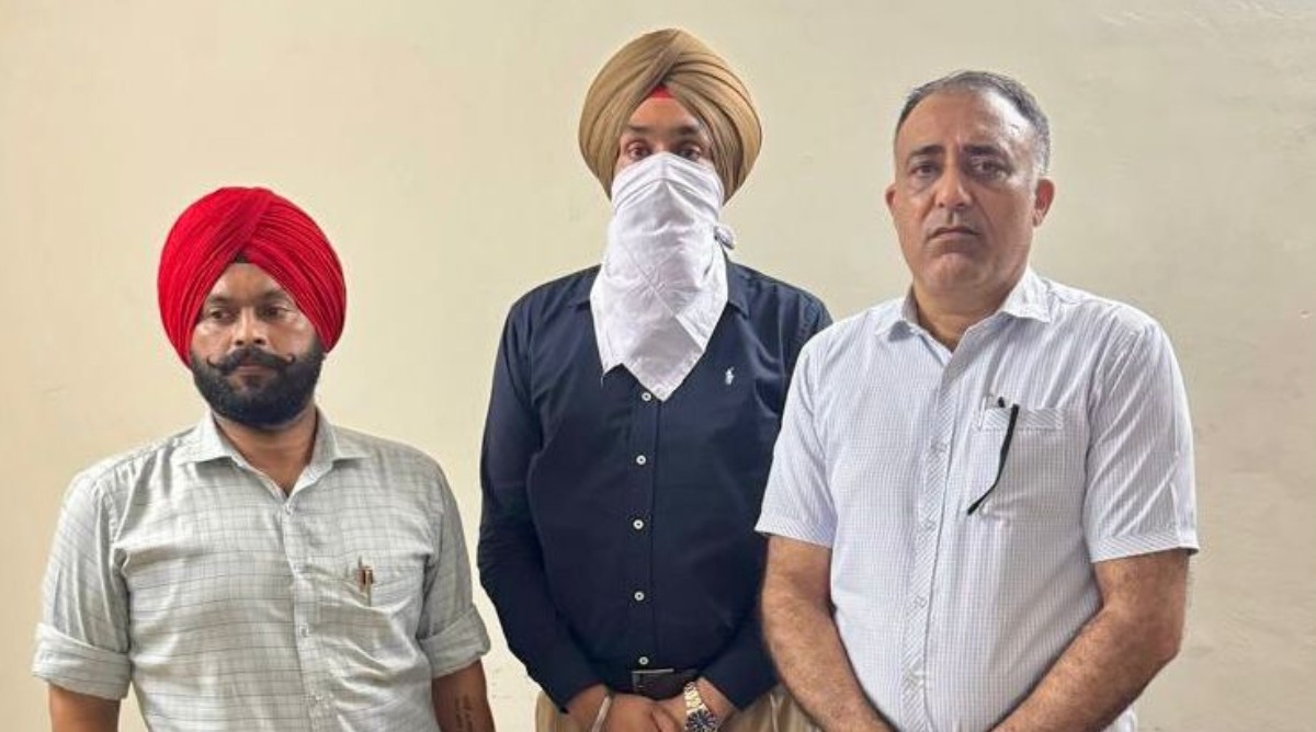 Photo of Punjab : 40,000 रुपये की रिश्वत लेते अग्निशमन विभाग के अधिकारी को रंगे हाथ किया गिरफ्तार
