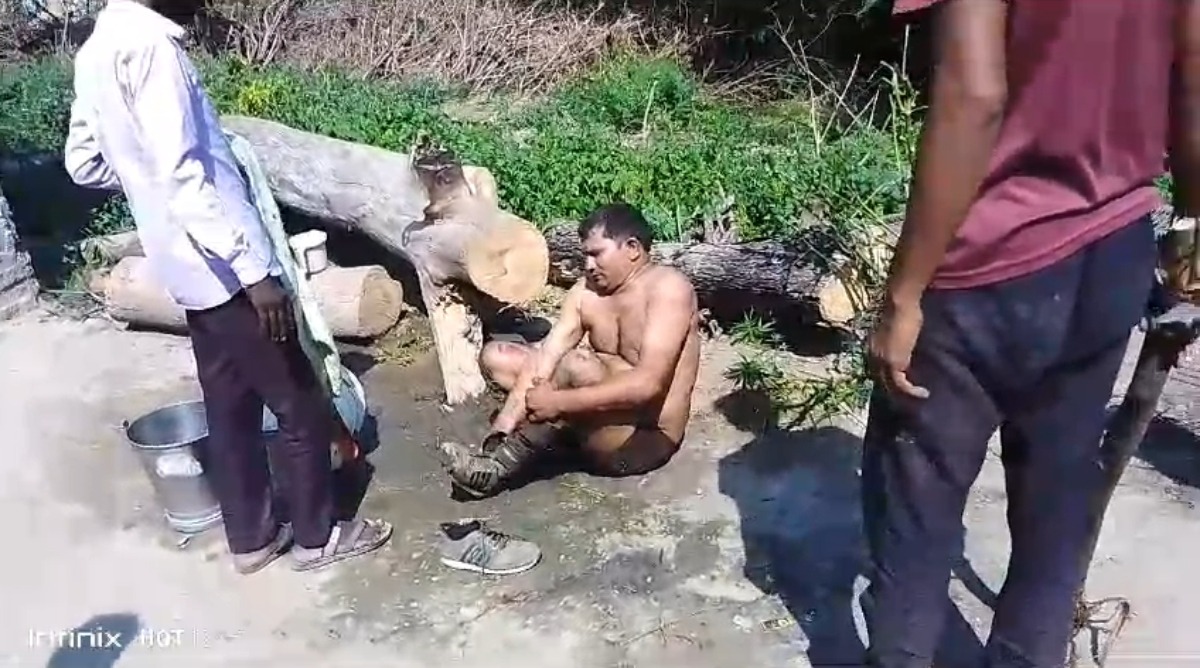 Photo of बांदा : ससुराल में रह रही पड़ोसन से प्यार, पकड़े जाने पर बेरहमी से पीटा गया, अस्पताल में इलाज के दौरान तोड़ा दम