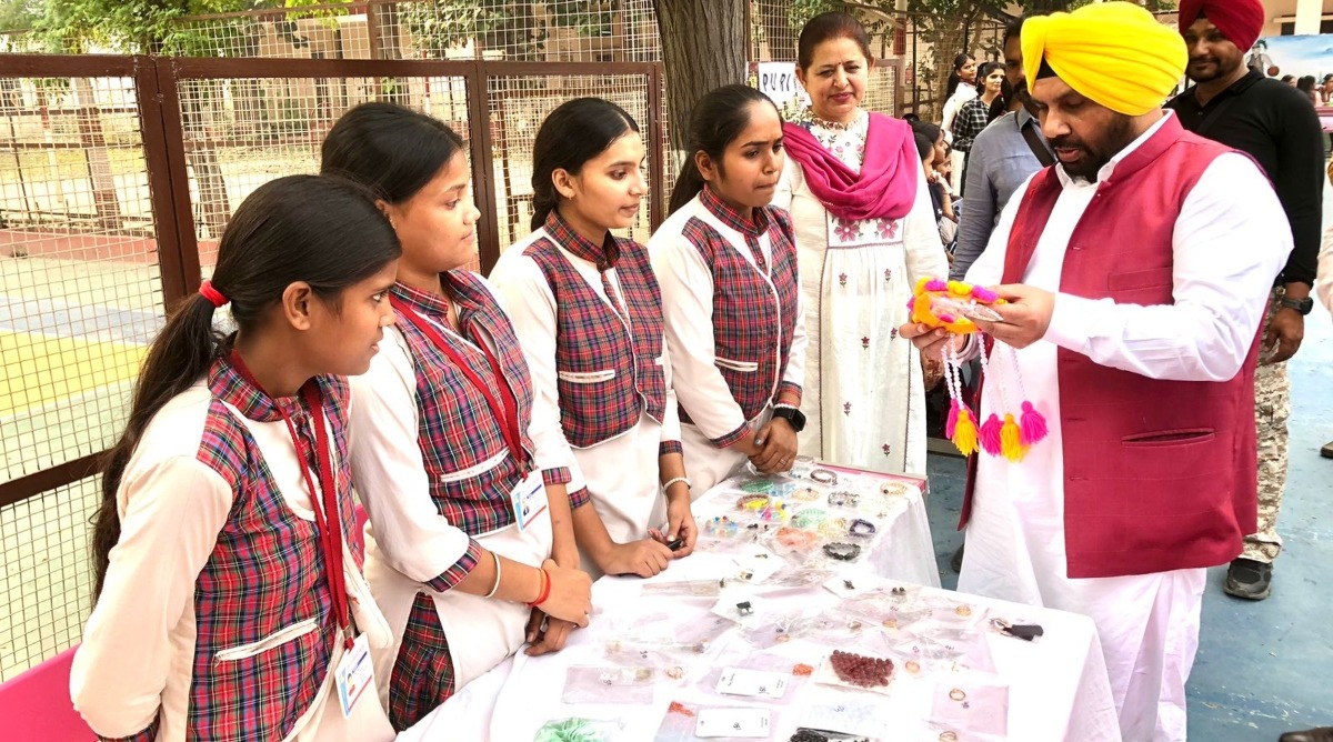 Photo of गुणवत्ता युक्त शिक्षा के प्रति पंजाब सरकार की प्रतिबद्धता को दर्शाती है मेगा माता-पिता-शिक्षक बैठकें : हरभजन सिंह ETO
