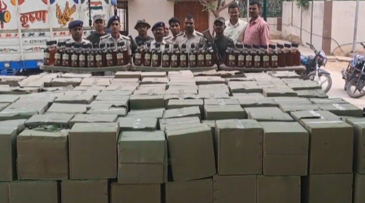 Photo of बिहार के नवादा में हजारों लीटर शराब बरामद, चार वाहन भी किए जब्त