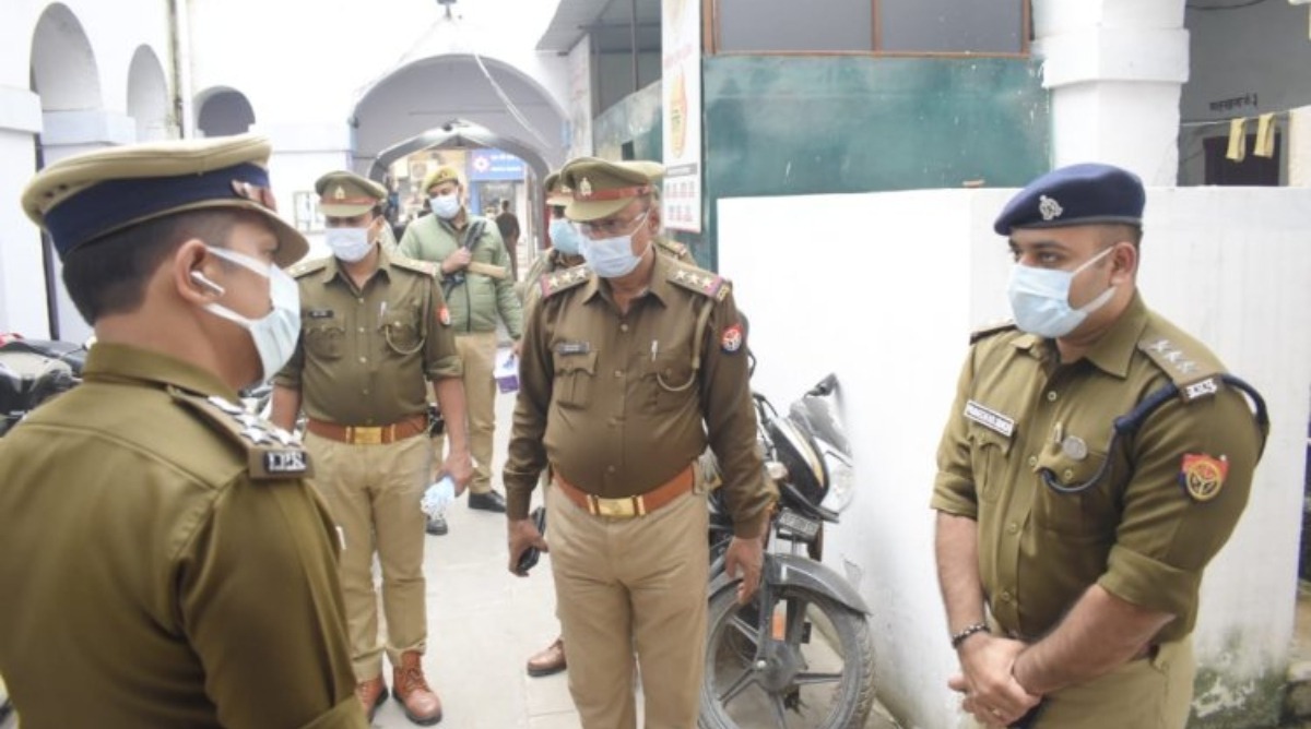 Photo of UP : ‘चालीस लाख की लूट हुई थी, साहब! मैंने तो 36 लाख ही लूटे थे…’, 4 लाख के फेर में फंसी पुलिस
