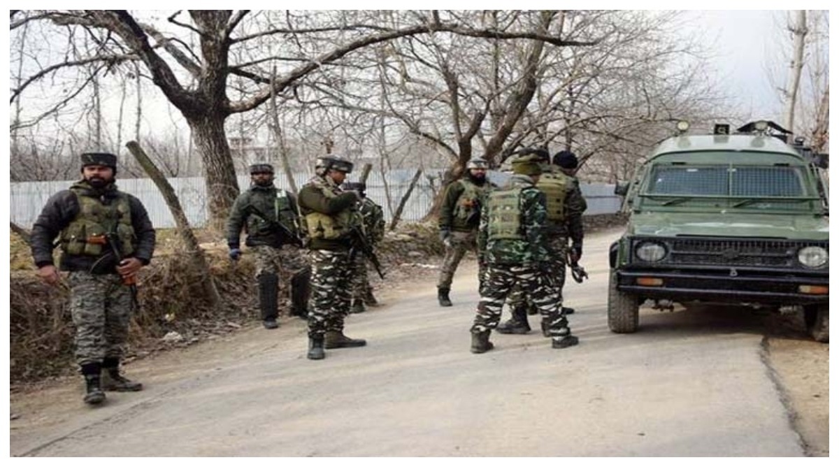 Photo of Jammu – Kashmir : आतंकियों ने सेना के दो जवानों का किया अपहरण, एक जवान सुरक्षित निकलने में कामयाब