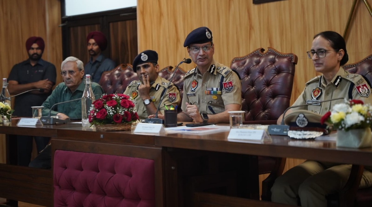 Photo of Punjab : DGP गौरव यादव ने 14 PCR वैन का शुभारंभ किया, लुधियाना को सबसे सुरक्षित शहर बनाने का वादा