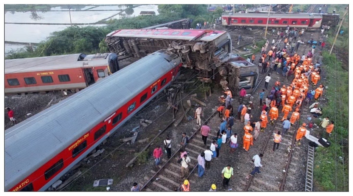 Photo of मैसूर-दरभंगा एक्सप्रेस हादसे पर विपक्ष ने सरकार को घेरा, ‘प्रधानमंत्री को जवाब देना चाहिए, कवच कहां गया?’