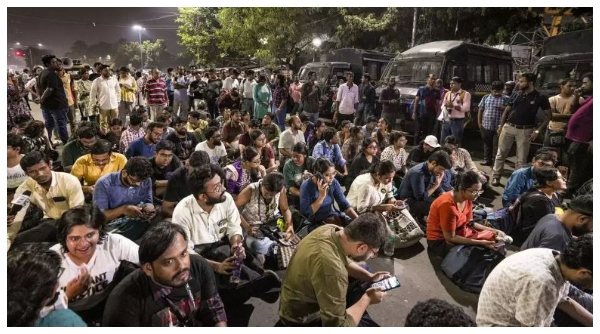 Photo of West bengal : जूनियर डॉक्टरों का अनशन… एक डॉक्टर की बिगड़ी तबीयत