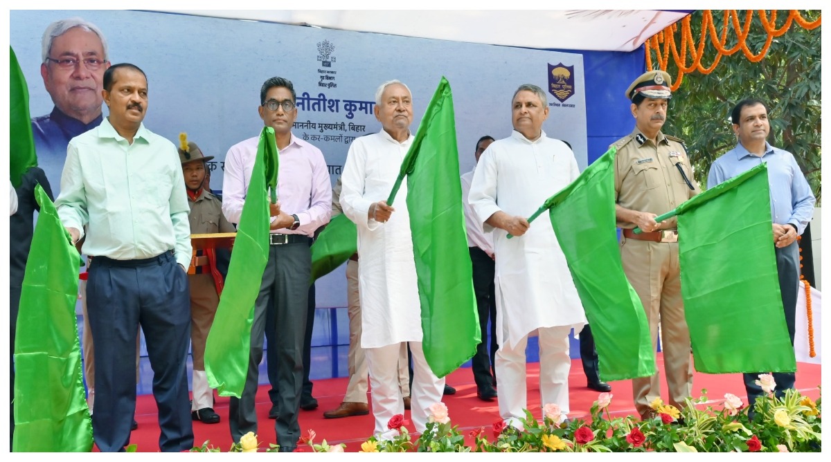 Photo of Bihar : CM नीतीश कुमार ने 38 राजमार्ग गश्ती वाहनों का किया लोकार्पण, हरी झंडी दिखाकर किया रवाना