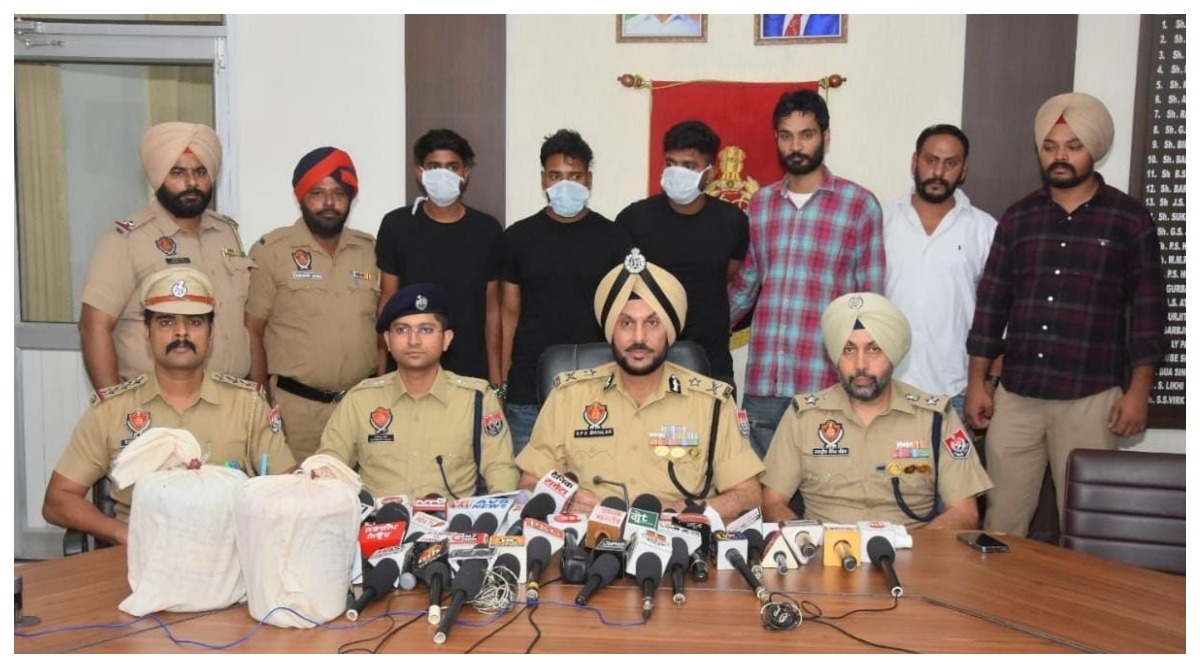 Photo of पंजाब पुलिस ने 5 किलो हेरोइन और ₹3.95 लाख नशीली दवाओं के पैसे के साथ तीन ड्रग तस्करों को किया गिरफ्तार