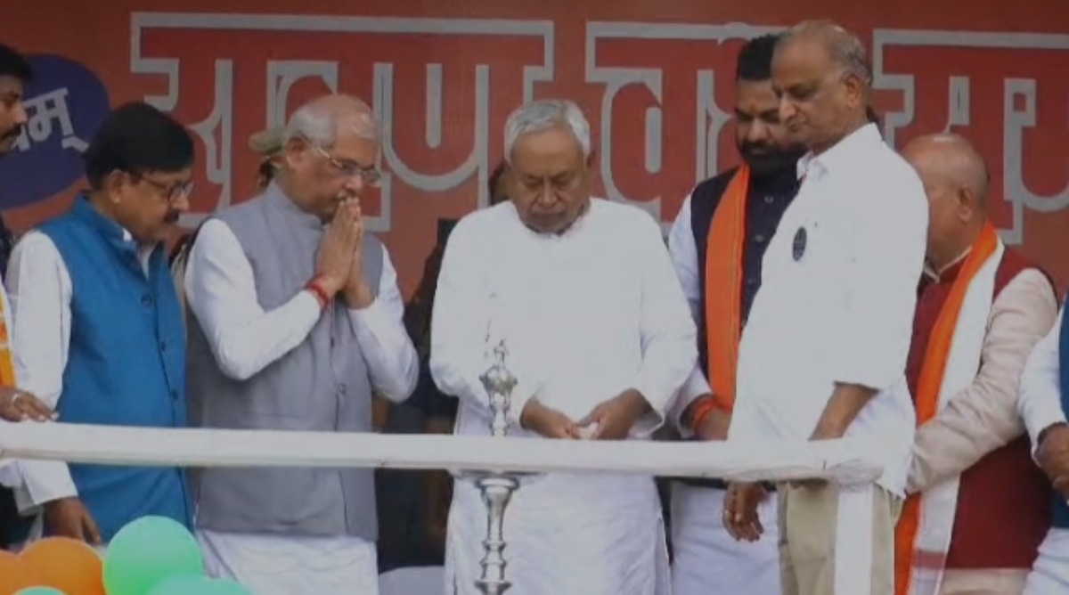 Photo of पटना के गांधी मैदान में इको-फ्रेंडली पटाखों से रावण, कुंभकर्ण के पुतलों का दहन, CM नीतीश और राज्यपाल रहे मौजूद