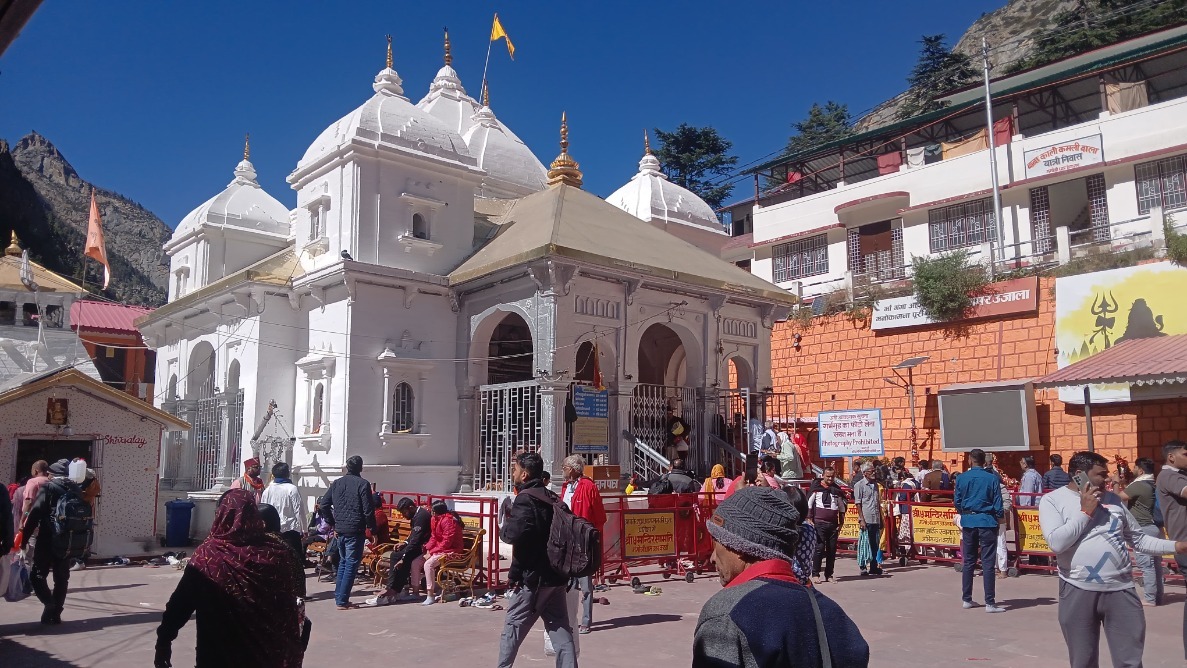 Photo of Uttarakhand News : गंगोत्री धाम के कपाट बंद होने की तिथि घोषित , श्रद्धालुओं के लिए 6 माह के लिए बंद होंगे कपाट