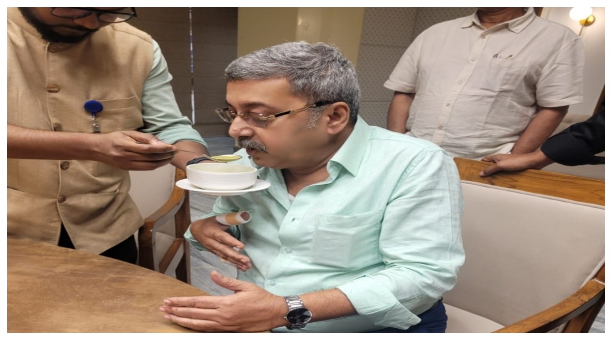 Photo of JPC meeting : जेपीसी की बैठक में हुआ हंगामा, कल्याण बनर्जी हुए चोटिल