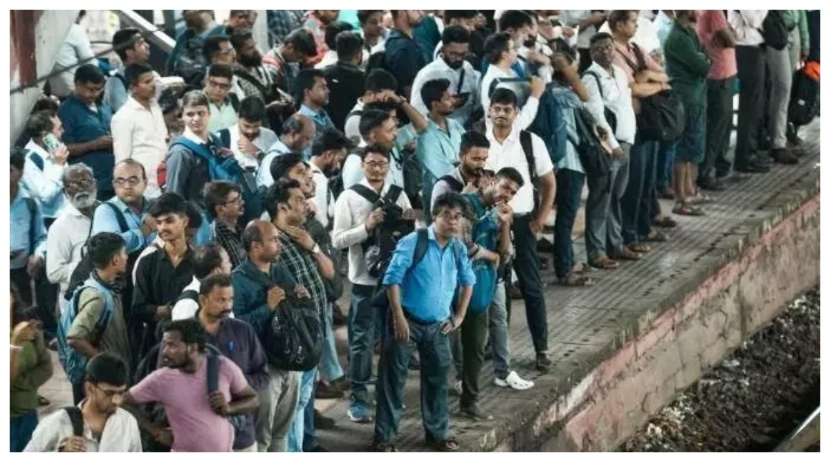 Photo of Mumbai : बांद्रा टर्मिनस के प्लेटफॉर्म नंबर 1 पर मची भगदड़,  9 लोग घायल