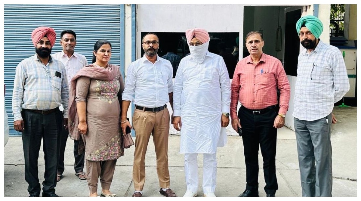 Photo of Punjab : विजिलेंस ब्यूरो ने जमीन मुआवजे से संबंधित घोटाले में श्री मुक्तसर साहिब के एडीसी सुरिंदर ढिल्लों को किया गिरफ्तार