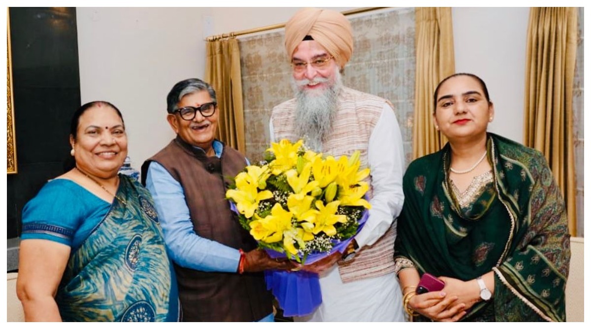 Photo of Punjab : स्पीकर कुलतार सिंह संधवां और उनकी पत्नी गुरप्रीत कौर संधवां ने राज्यपाल गुलाब चंद कटारिया से की मुलाकात