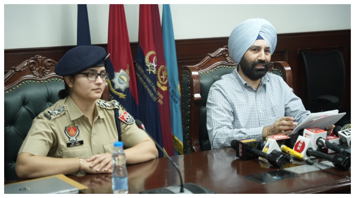 Photo of Punjab : पंजाब पुलिस ने 100 ग्राम हेरोइन की तस्करी करते हुए आरोपी सतकार कौर को पकड़ा रंगे हाथों