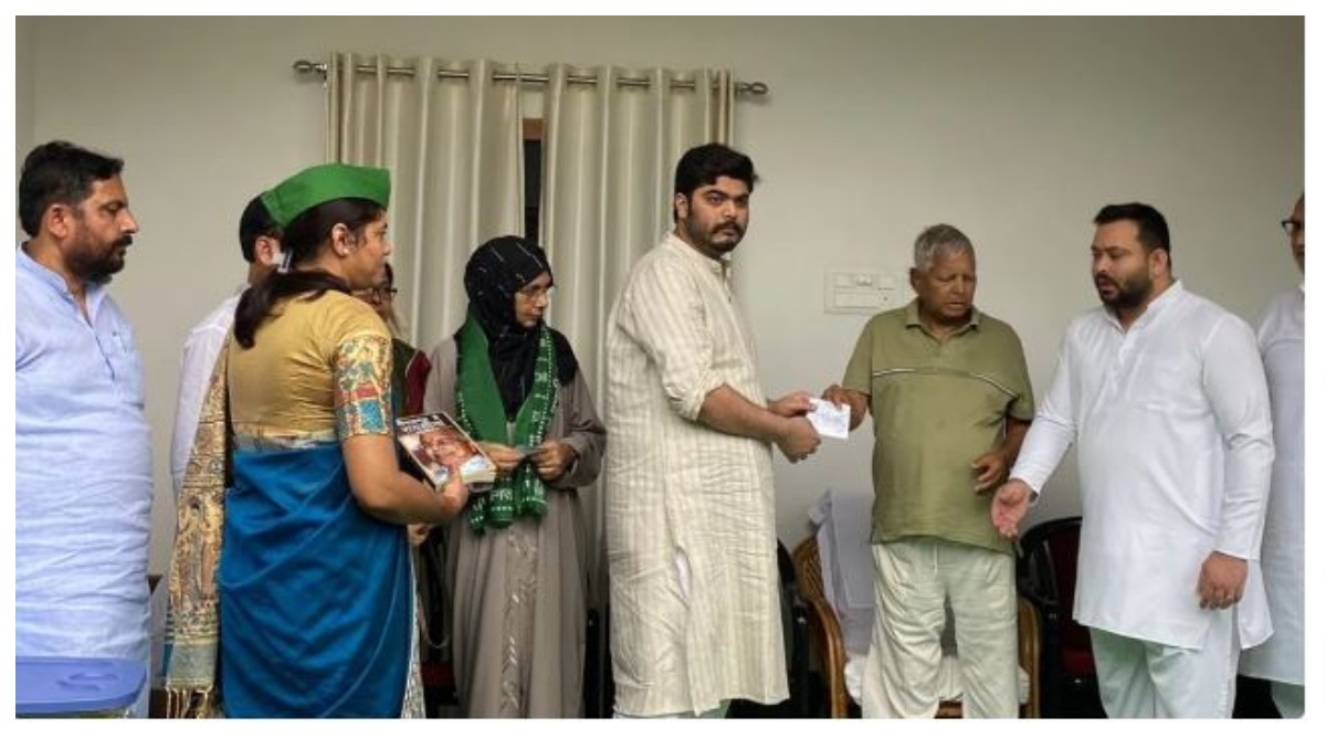 Photo of Bihar : हिना शहाब और उनके बेटे ओसामा शहाब आरजेडी में हुए शामिल, लालू यादव ने दिलाई सदस्यता