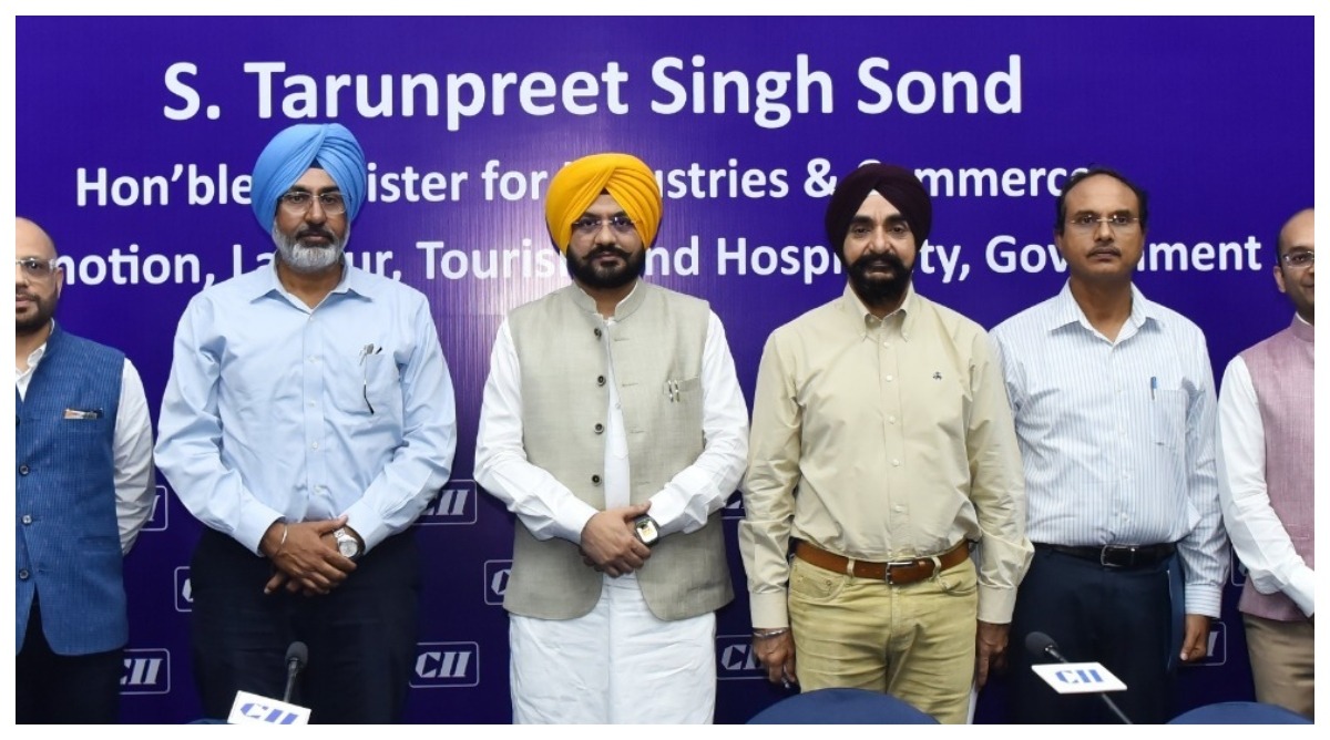 Photo of Punjab : उद्योग मंत्री तरुणप्रीत सिंह सौंद ने की उद्योगपतियों से पंजाब की तरक्की में योगदान देने की अपील