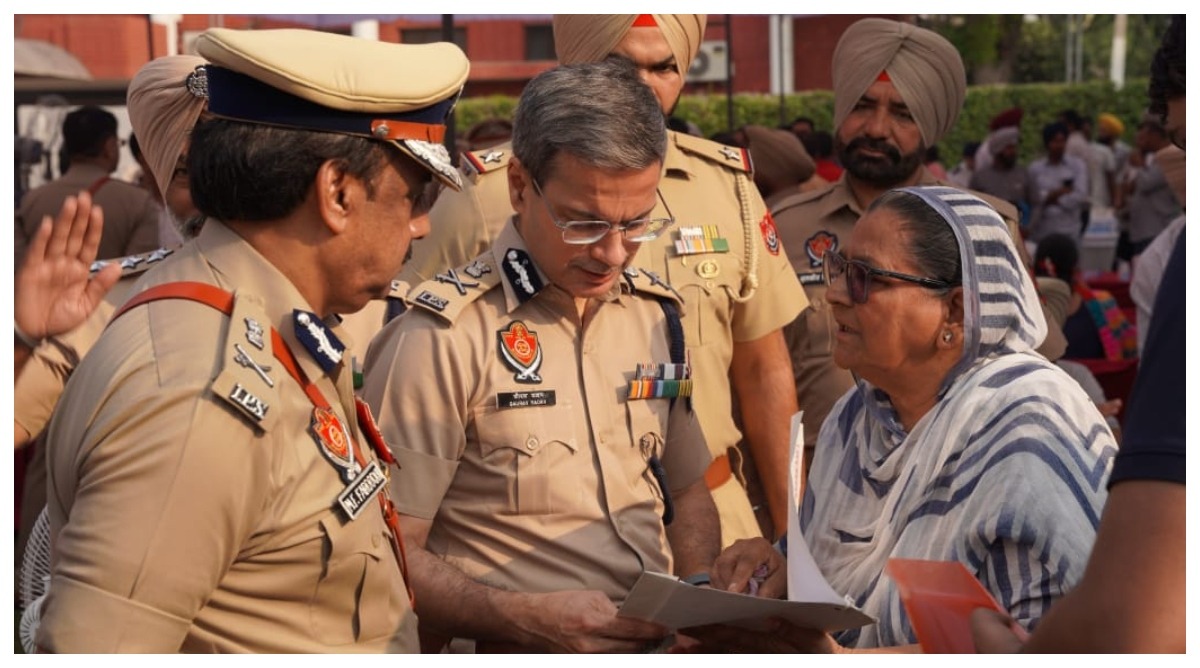 Photo of Punjab : पुलिस स्मृति दिवस पर डीजीपी गौरव यादव ने पुलिस शहीदों को दी श्रद्धांजलि