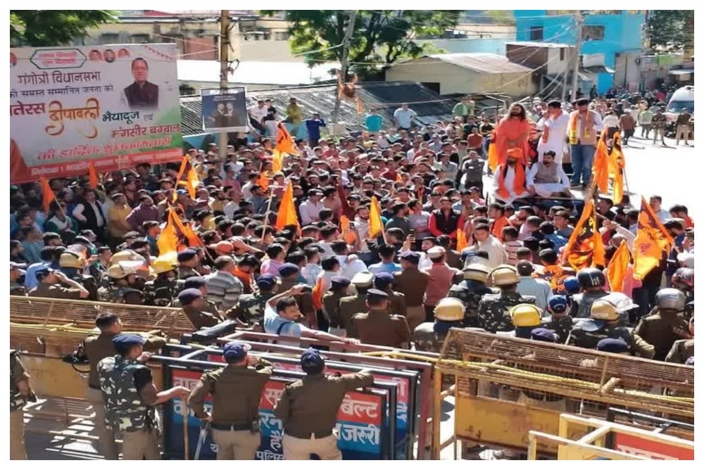 Photo of उत्तरकाशी में मस्जिद के खिलाफ जनता सड़कों पर, शहर में लागू की गई धारा 163