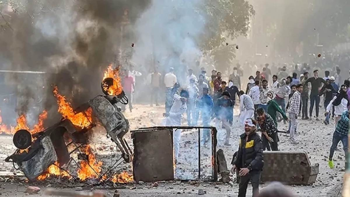 Photo of Delhi Riots: हेड कांस्टेबल रतन लाल मौत मामले में अदालत ने 25 आरोपियों के खिलाफ आरोप तय करने का दिया आदेश