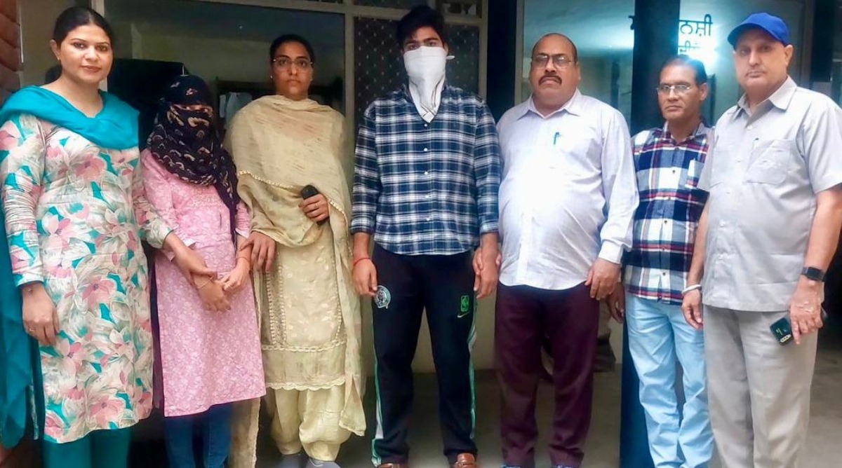 Photo of Punjab : बिल क्लियर करने के बदले 15000 रुपये रिश्वत मांगी, दो गिरफ्तार