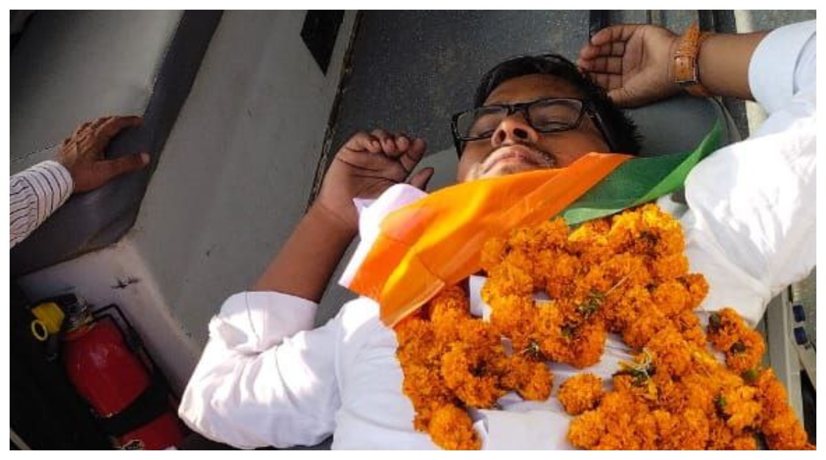 Photo of रेवती रेलवे स्टेशन पर सुविधाओं की बहाली के लिए  अनशन पर बैठे अनशनकारियों की सातवें दिन बिगड़ी तबियत
