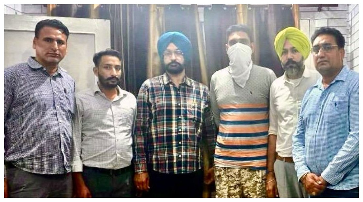 Photo of सी.आई.ए. स्टाफ के ए.एस.आई. और सीनियर सिपाही पर नशा तस्कर से 60,000 रुपये रिश्वत मांगने का आरोप